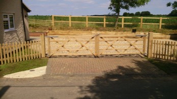  Oak entrance gates with oak picket fencing 